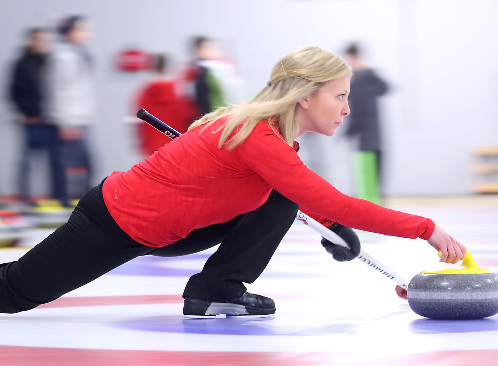 Curling: Nina Roth